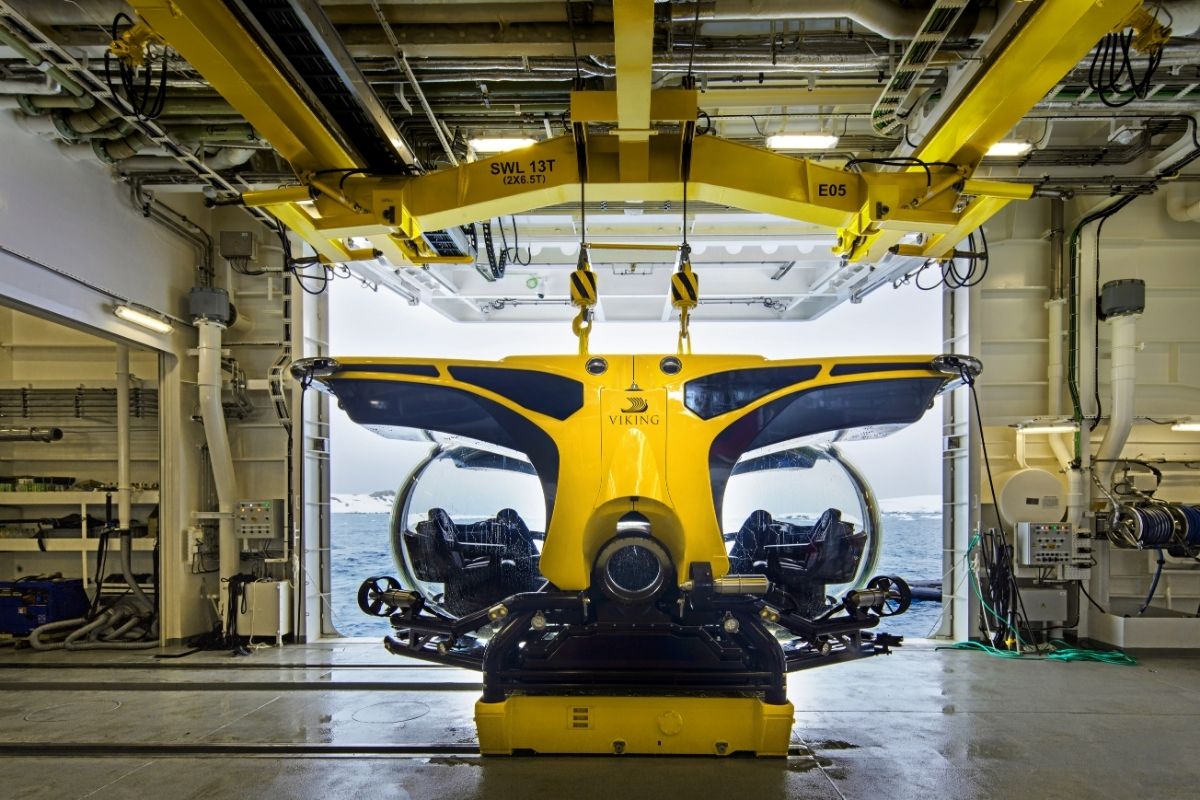 Expedition_Viking_Antarctica_Submarine